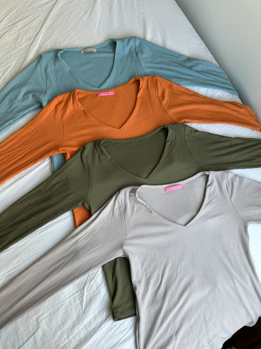 Polo básico cuello V