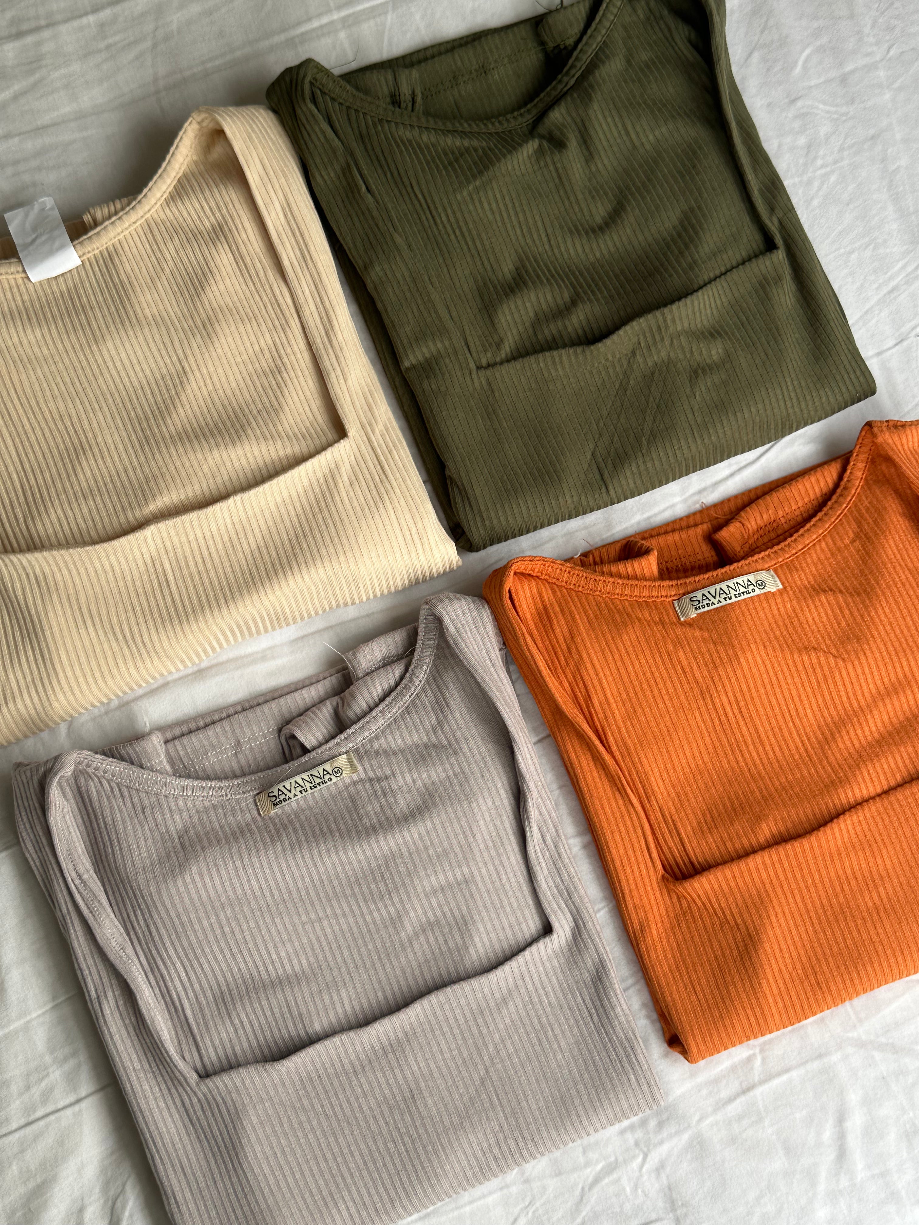 Polo básico cuello cuadrado